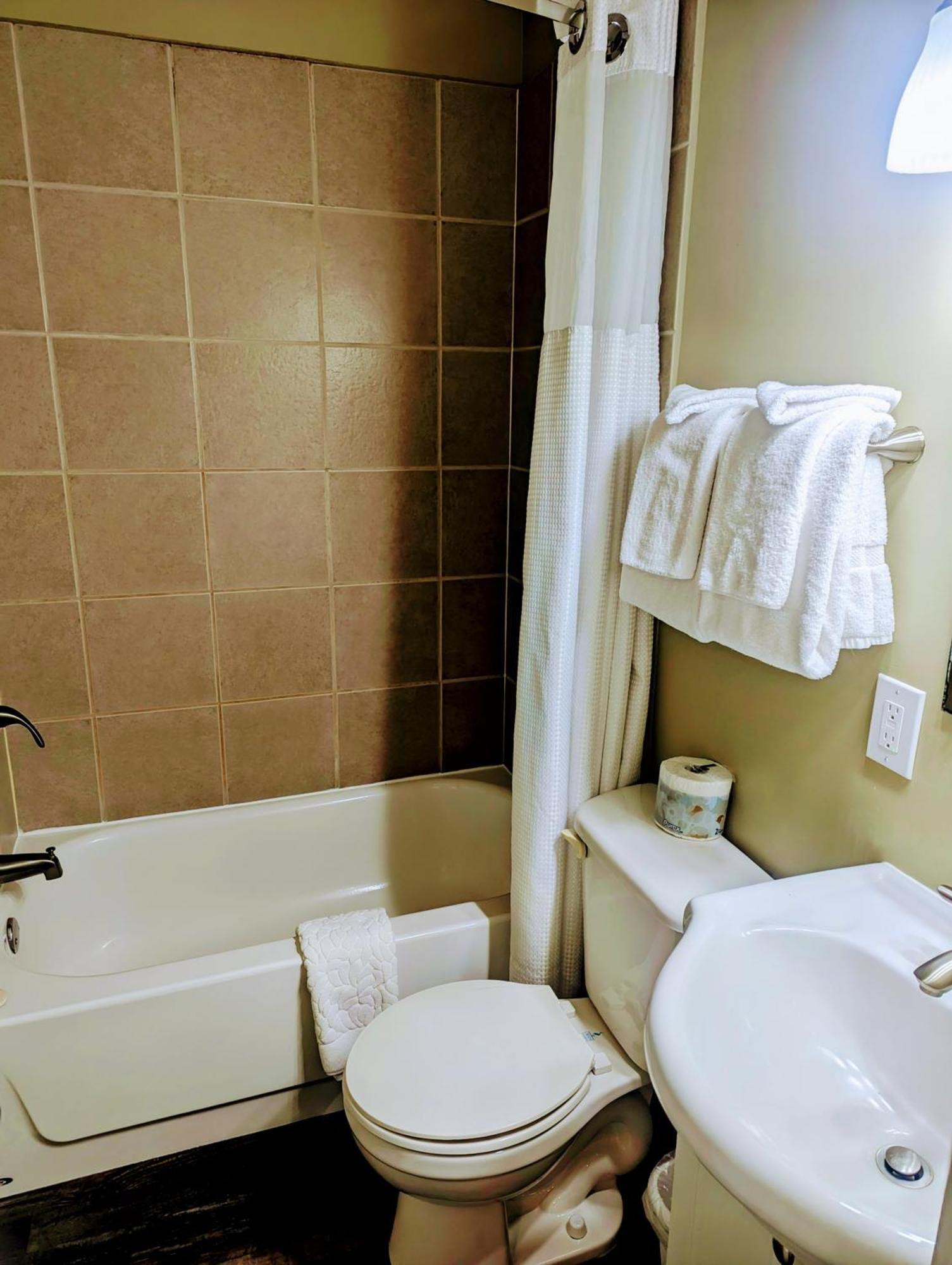 Alpine Inn & Suites Nelson Eksteriør billede