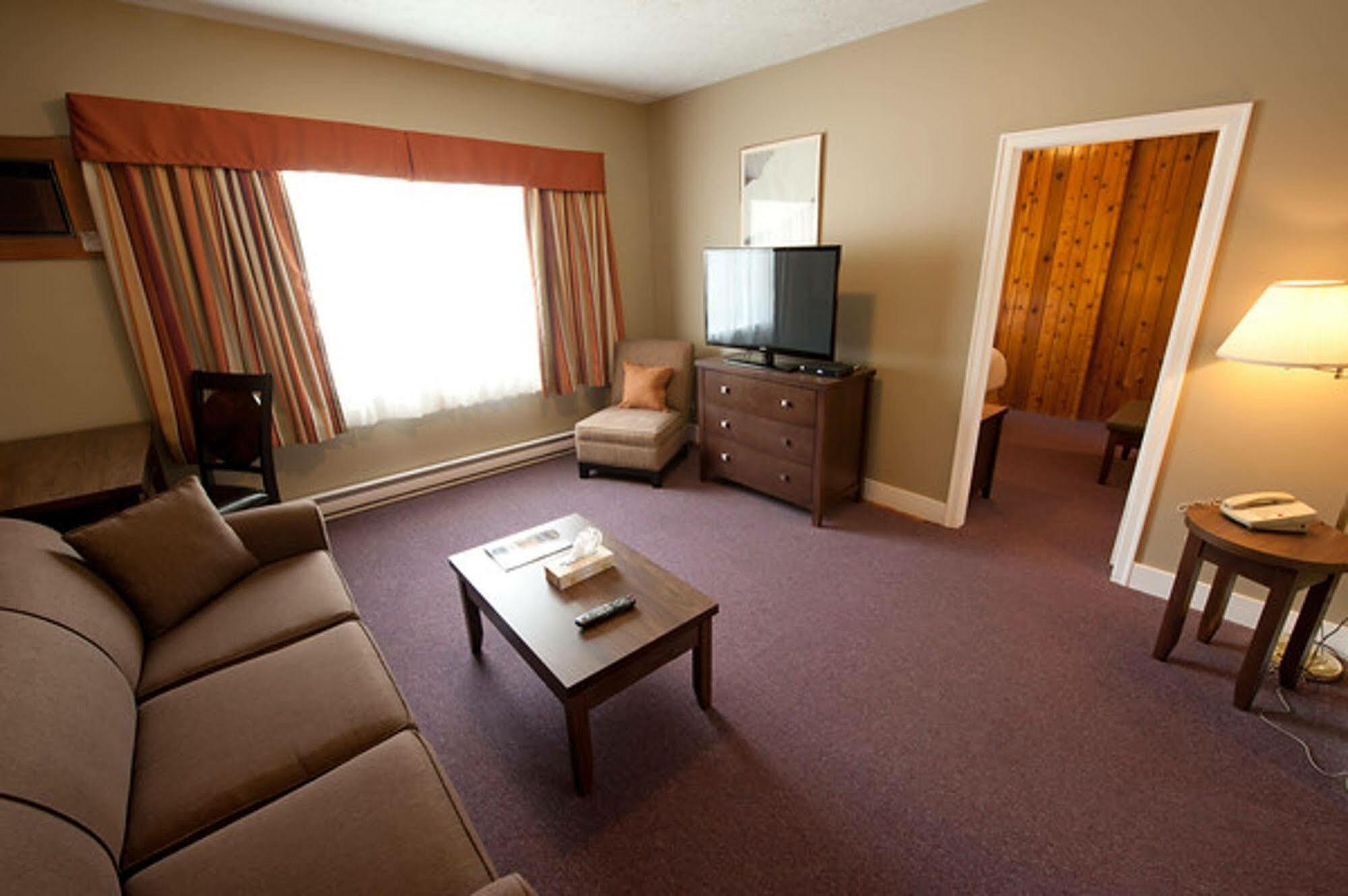 Alpine Inn & Suites Nelson Eksteriør billede